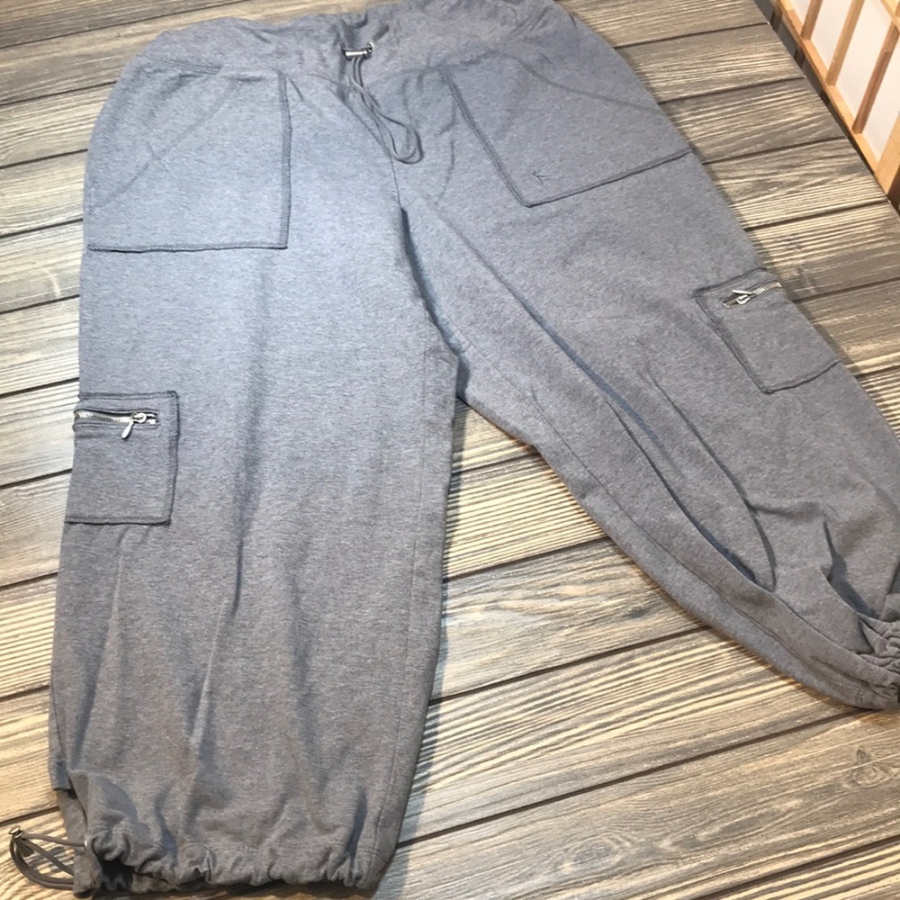 Ladies Danskin Now Capris